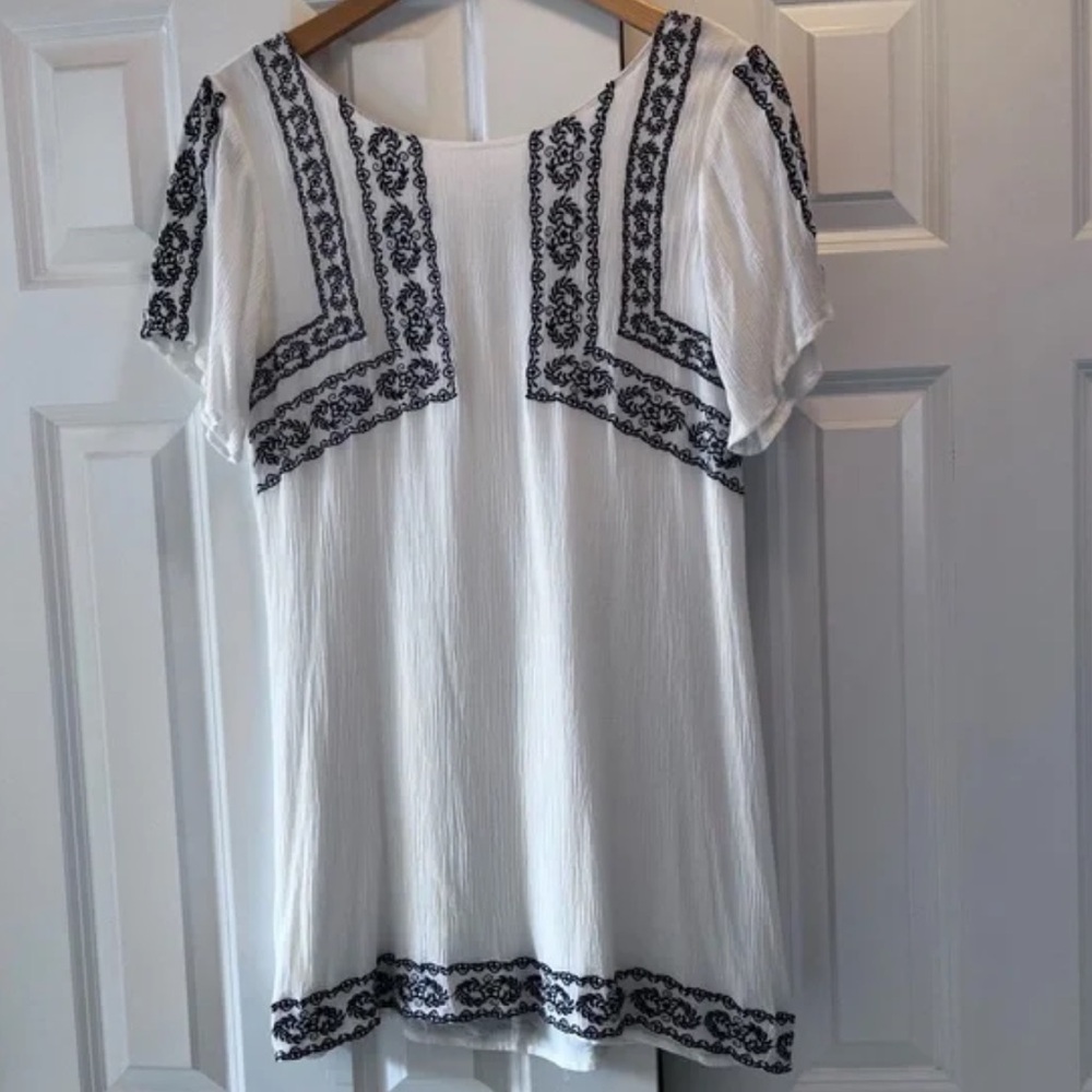 Alya White with.Navy Embroidered Front Open Tie Back Bohemian Dress SZ LARGE